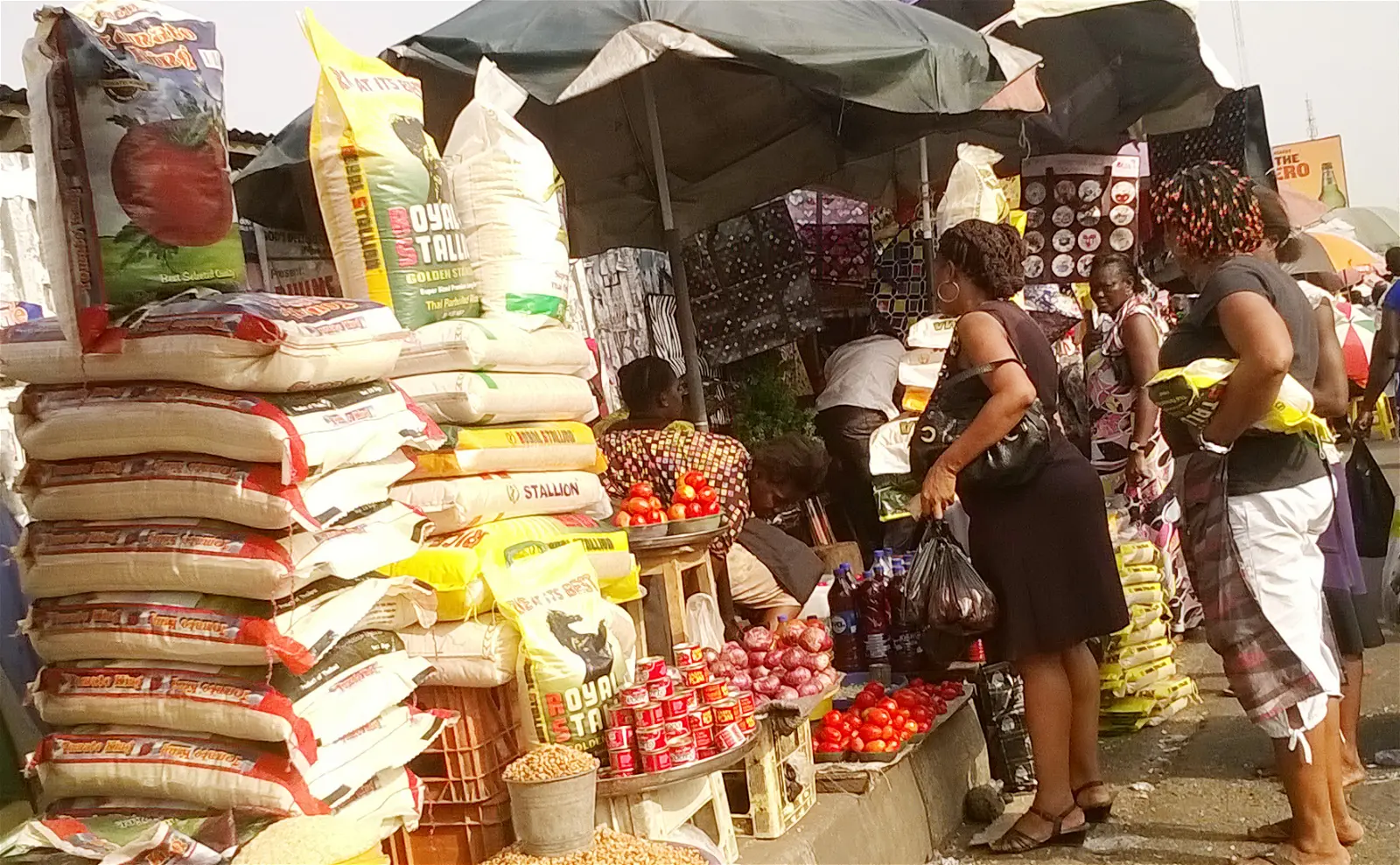 Foodstuffs-market-in-in-Nigeria