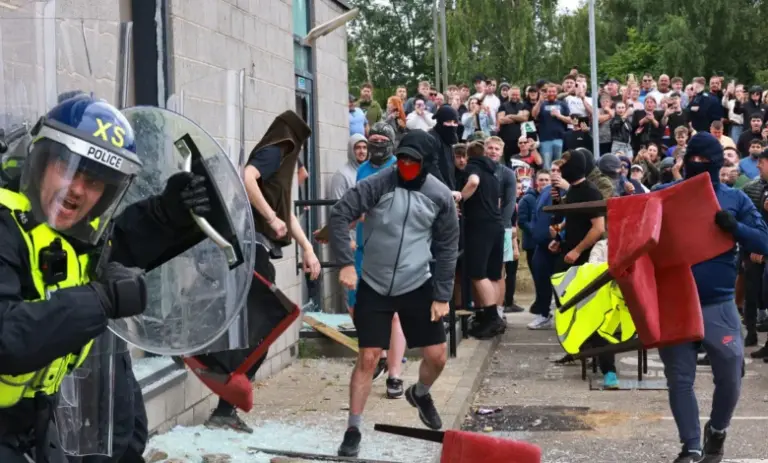 UK-rioters-2-780x470