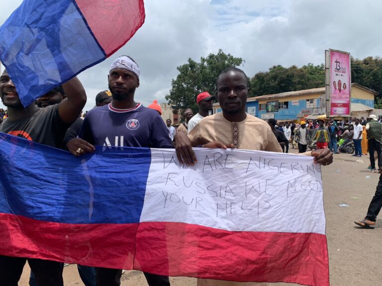 russian-flags-in-nigeria3-768x576