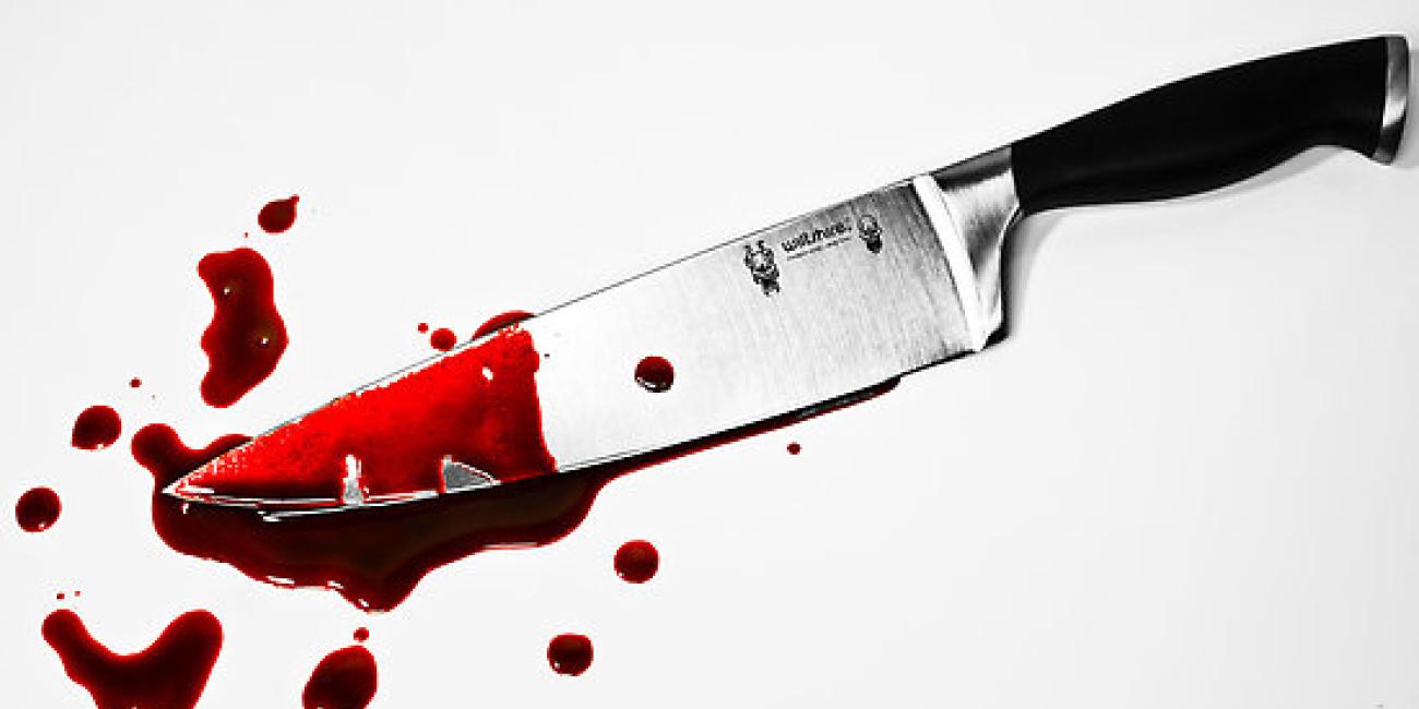 work-4819680-2-flat550x550075f-bloody-knife